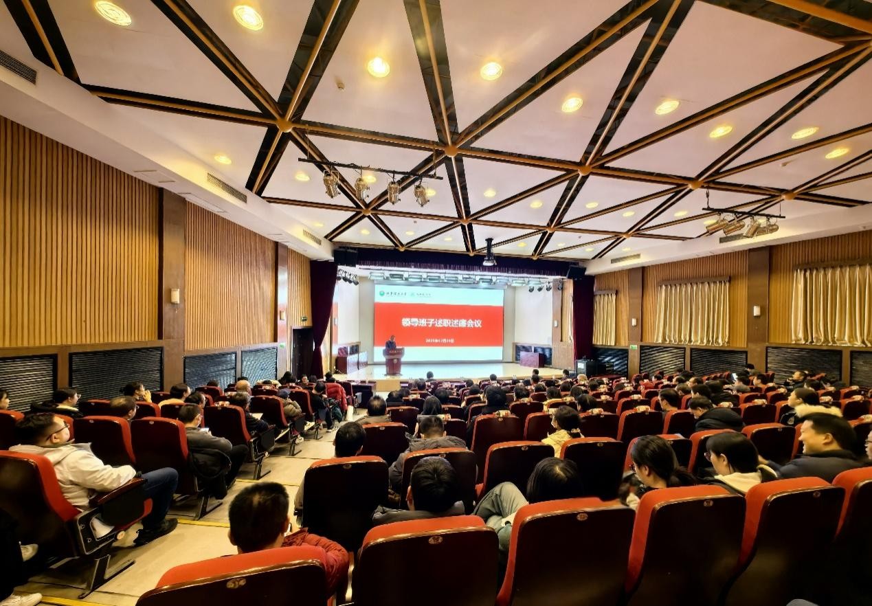 亚洲色情片
召开2025年度领导班子述职述廉会_1.jpg