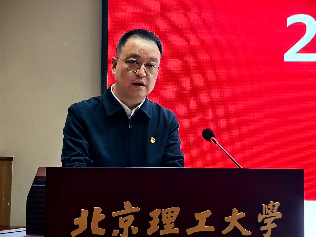 亚洲色情片
召开2025年度领导班子述职述廉会_3.jpg